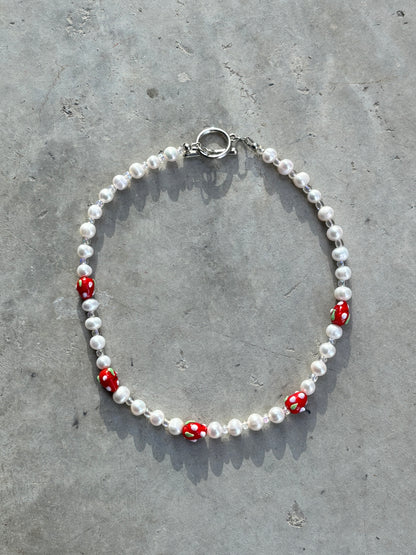 STRAWBERRY PEARL NECKLACE