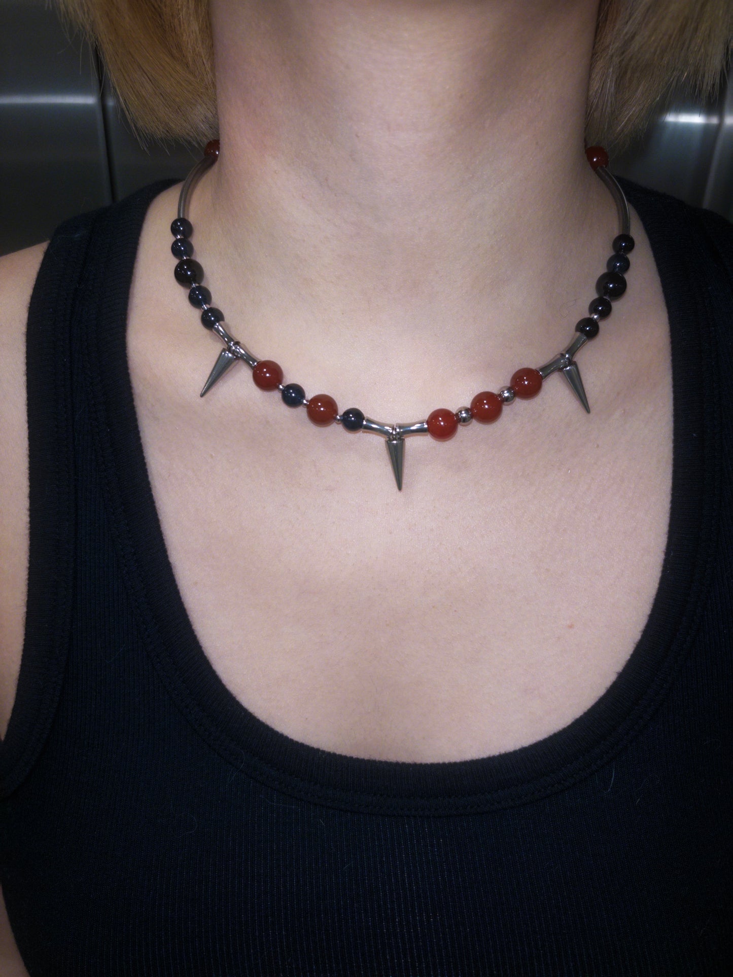 BLURRING - BLACK AND RED RIVET NECKLACE